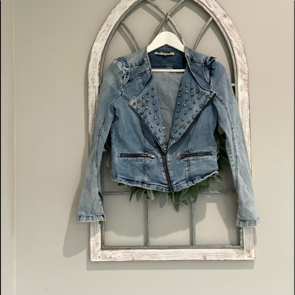 Romeo & Juliet Couture Jackets & Blazers - Romeo & Juliette jean jacket